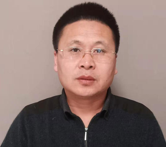 內蒙古自治區烏蘭浩特市曹忠誠